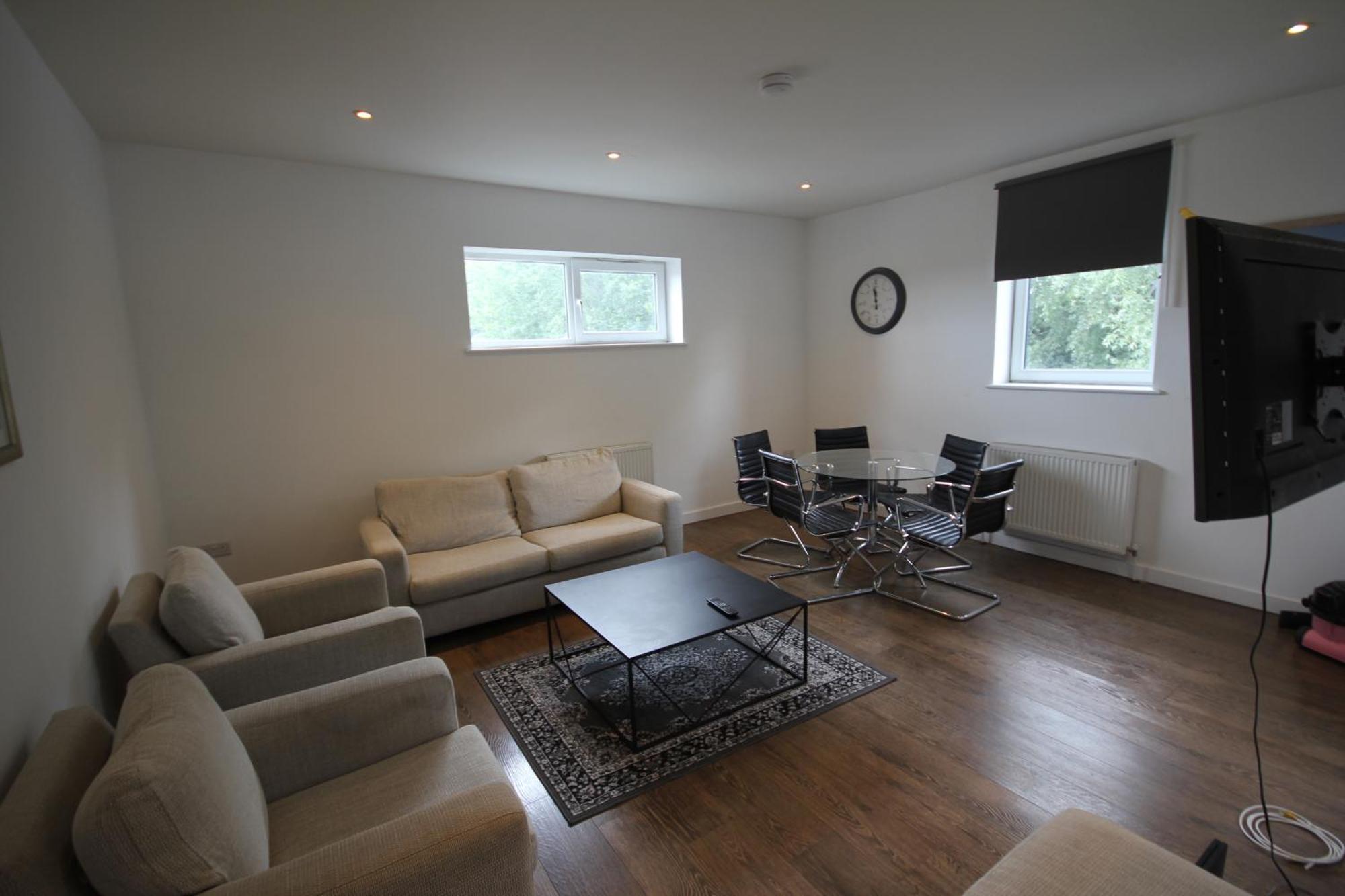 Boston Place Apartment *
