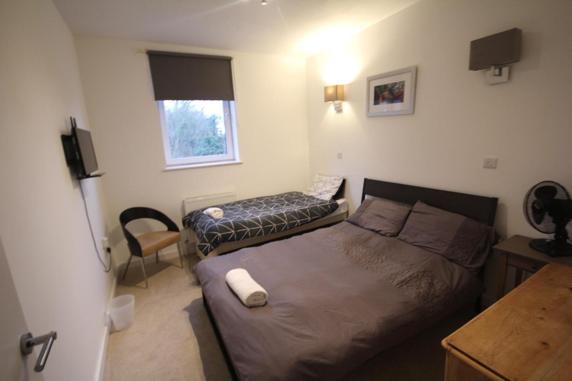 Boston Place Apartment *